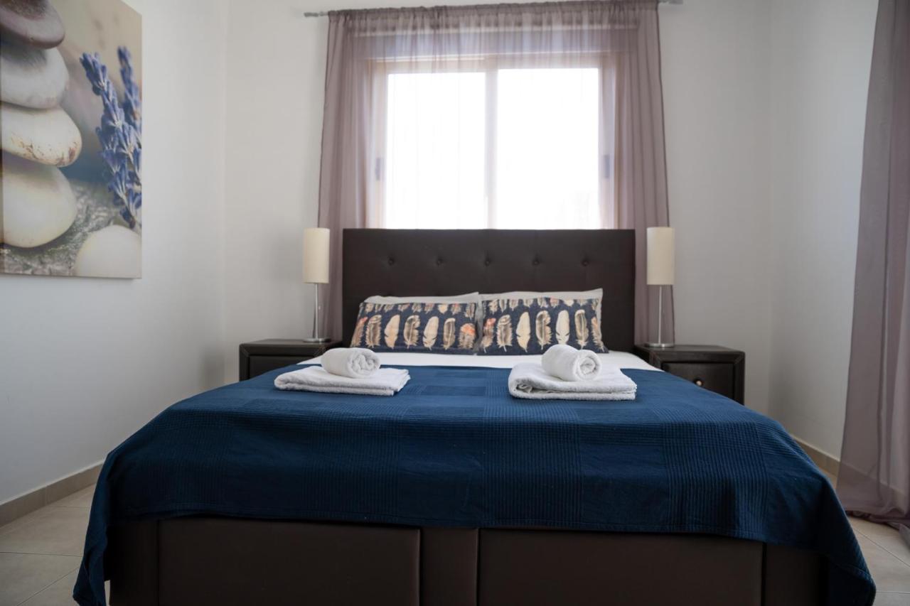 Palm Villa Ekaterina 4 Bdrm Paralimni Exterior photo