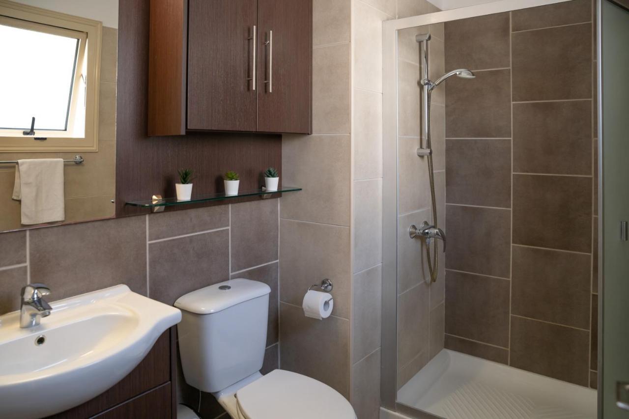 Palm Villa Ekaterina 4 Bdrm Paralimni Exterior photo