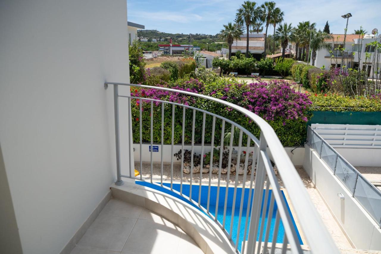 Palm Villa Ekaterina 4 Bdrm Paralimni Exterior photo