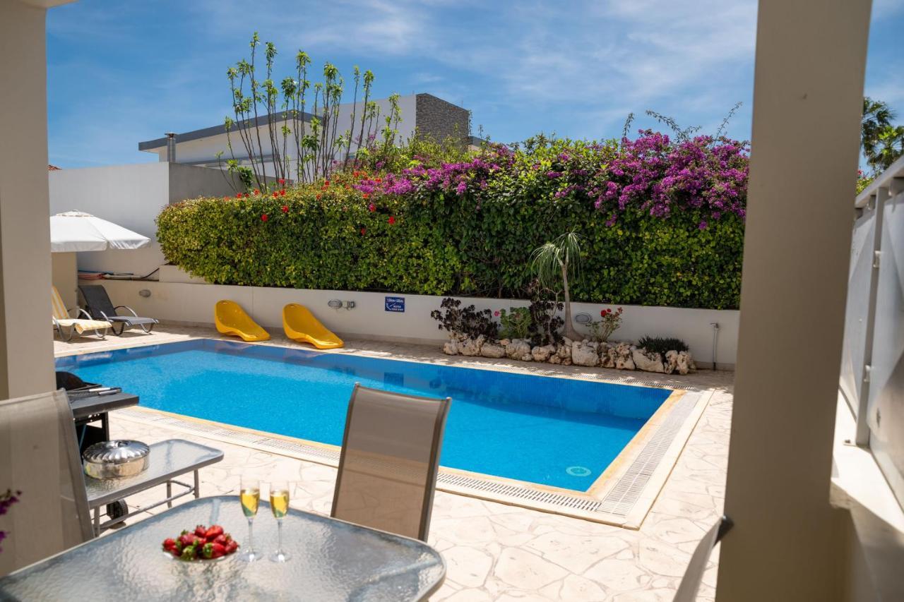 Palm Villa Ekaterina 4 Bdrm Paralimni Exterior photo